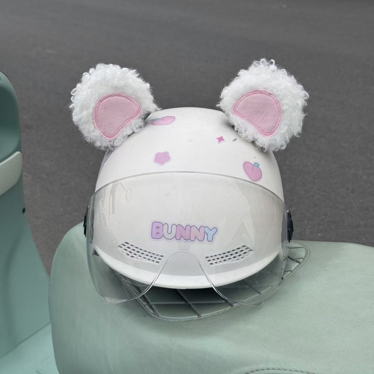 Motuoche – Auto Parts and Accessories Curly Bear Ears - ski-bear-no-helmet-white