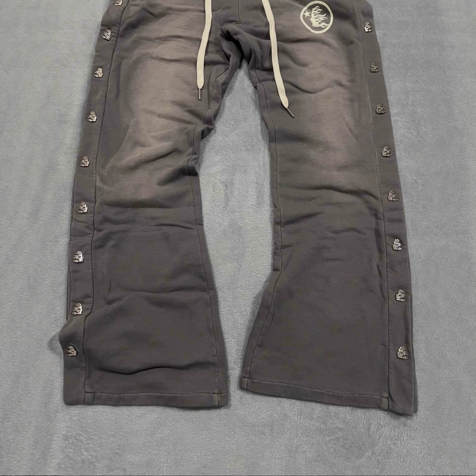 Transfronterizos Europa y América Hip Hop impresión lavado con remaches sueltos pantalones callejeros casuales retro pantalones rectos gradientes