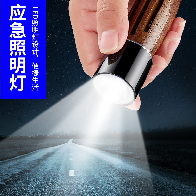 胡桃木怠け者のタバコの口のライターは懐中電灯を持っています。|undefined