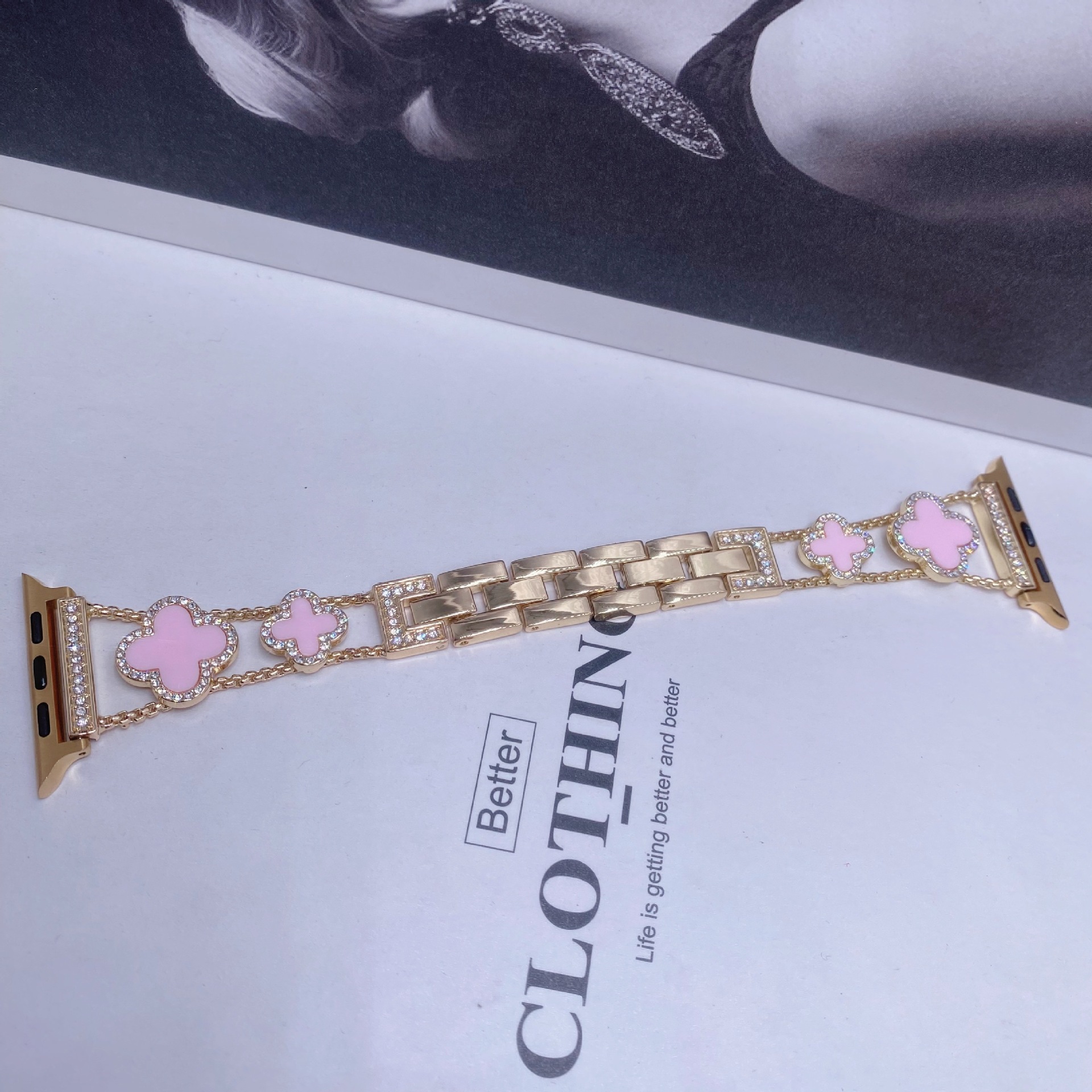 Apto para Apple Watch Apple Watch Correa de metal de trébol de cuatro hojas de diamantes de moda de SE1-10 generación