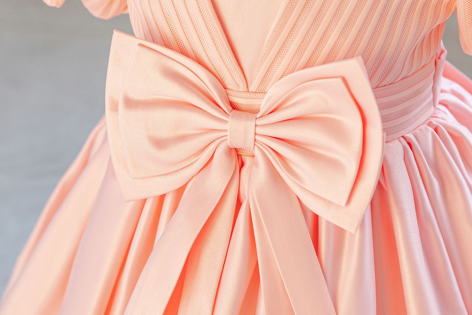 Robe d'anniversaire pour enfant Robe d'anniversaire pour enfant Robe de princesse de première année à rayures en satin avec nœud_voghion.com