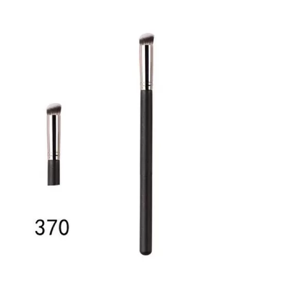 370-wooden handle-concealer brush