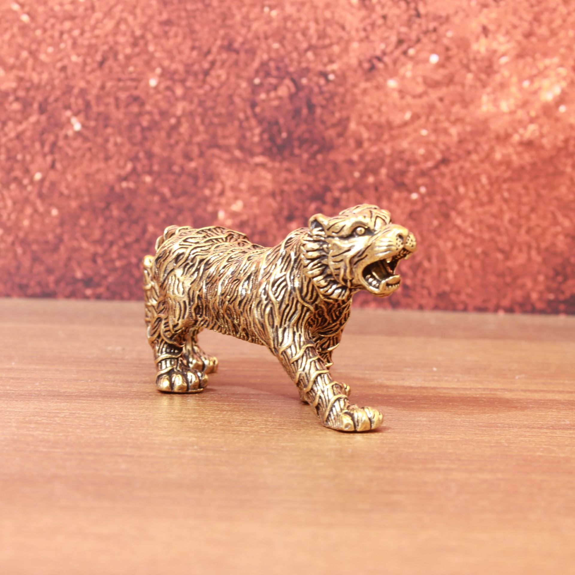 Brass sólido zodiacal tigre decoración retro hacer tigre viejo tigre Shengwei té mascota decoración de oficina decoración de escritorio