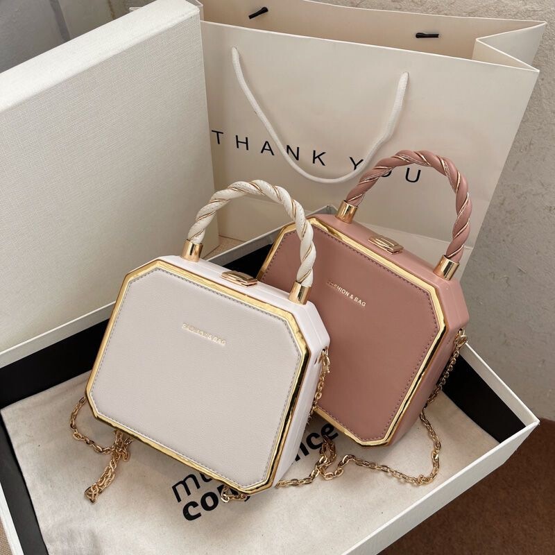 Elegant white handbag for women, 2022 new style, popular box-shaped bag, fashionable chain shoulder bag for spring and summer Elegant white handbag for women, 2022 new style, popular box-shaped bag, fashionable chain shoulder bag for spring and summer