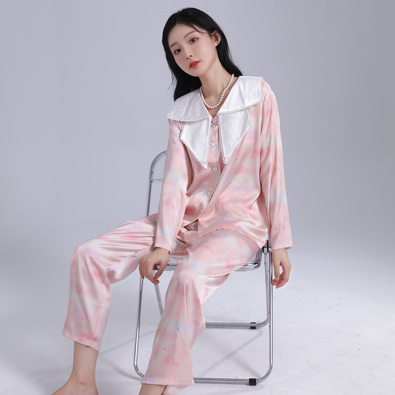 핑크 잠옷 봄과 가을 새로운 긴 소매 얇은 유행 부드러운 여성은 새틴 재고 아이스 실크 잠옷을 입을 수 있습니다