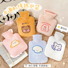 冬のアニメのぬいぐるみ湯たんぽかわいい注水防爆湯たんぽ携帯は湯たんぽを取り外して赤ちゃんを温める