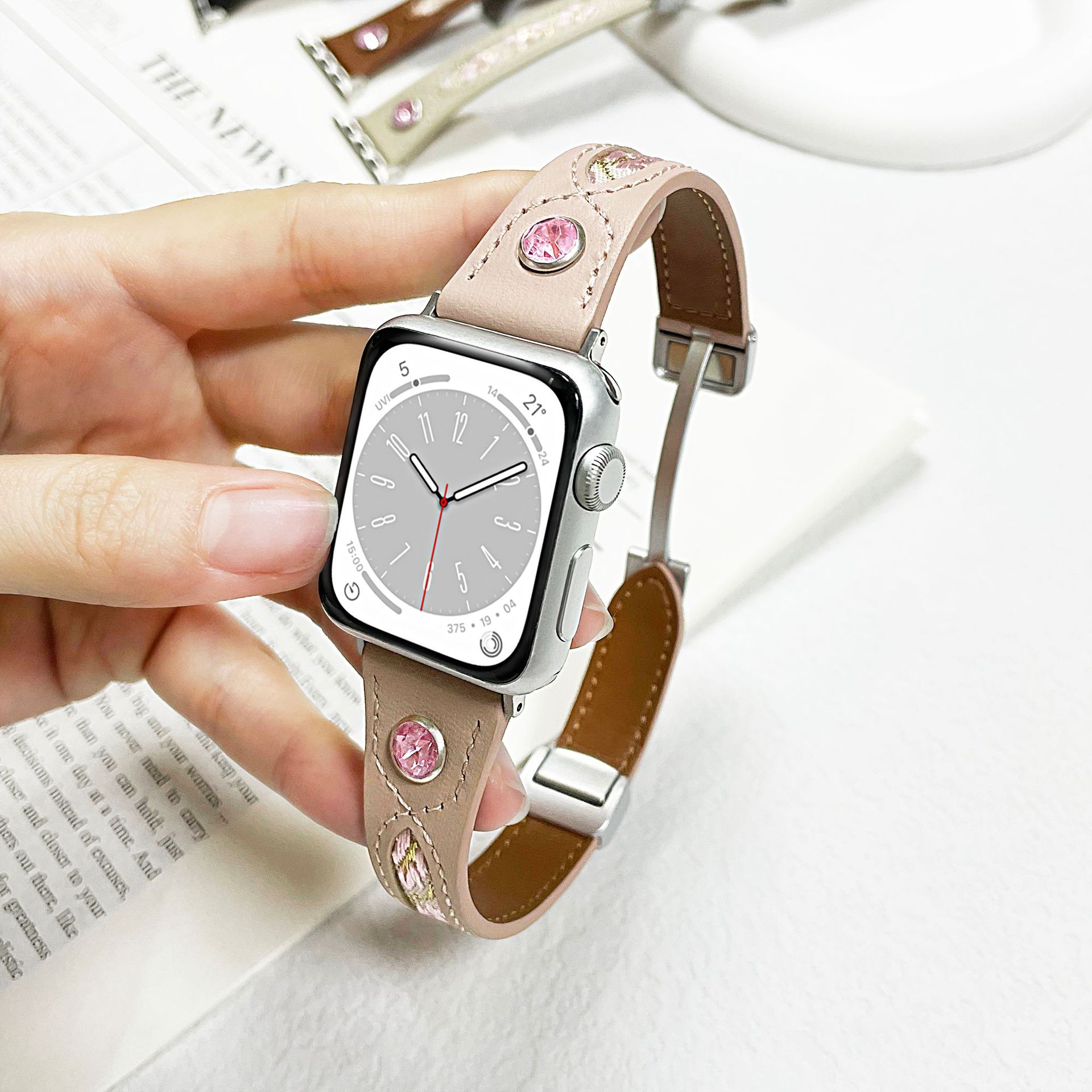 For Apple Watch Band iwatch s9s10 Ultra Hollow Embroidered Diamond Women's Leather Magnetic Strap