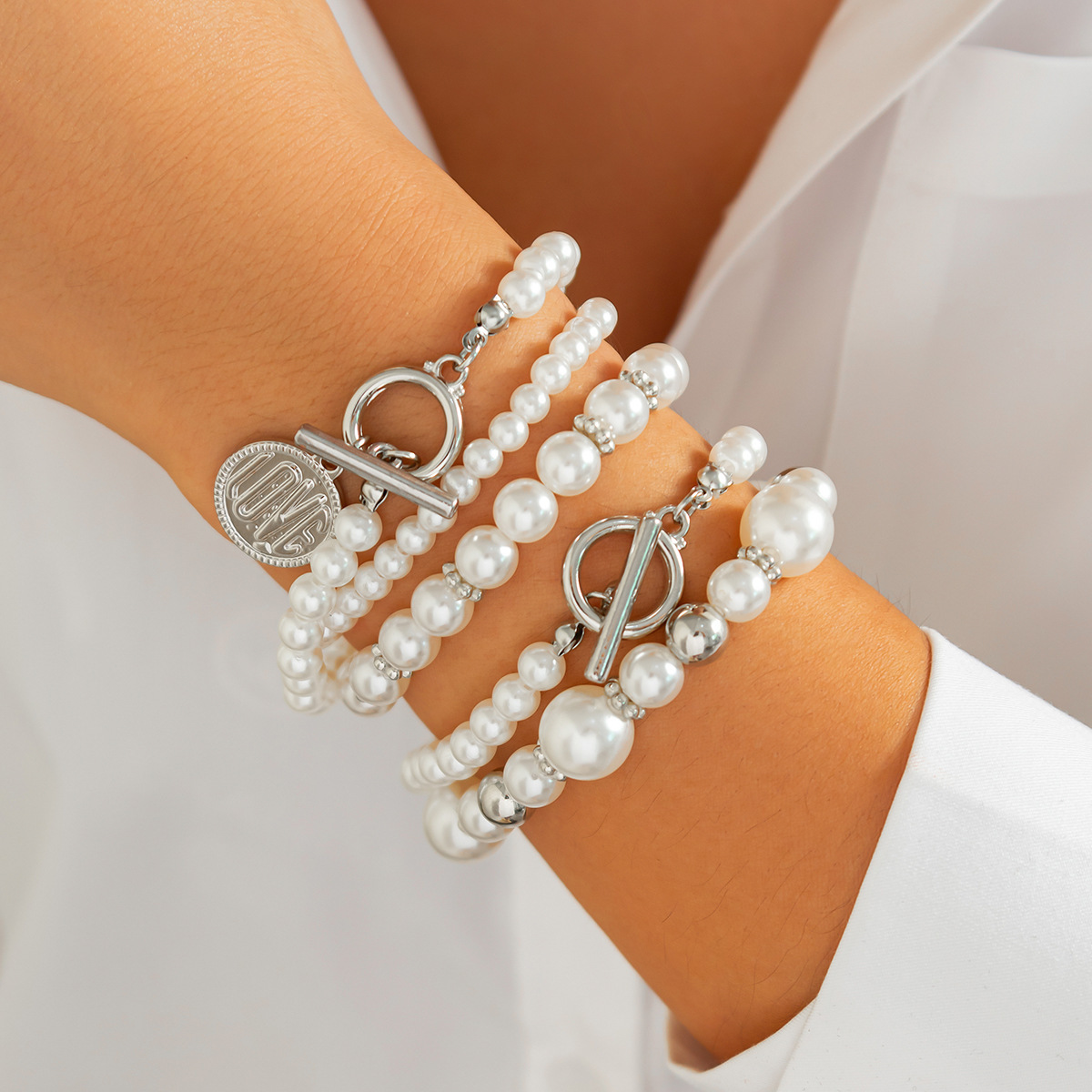 Bracelet superposé minimaliste léger et hypoallergénique_voghion.com