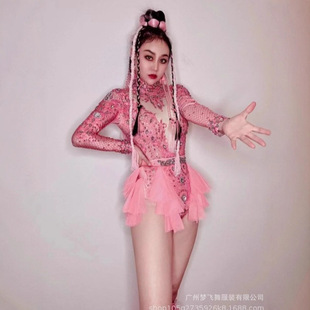 ��ɫ�ٽz�o���£����W��ˮ荣��m��Ů�ԣ��L�������Ɍ����b���赸
