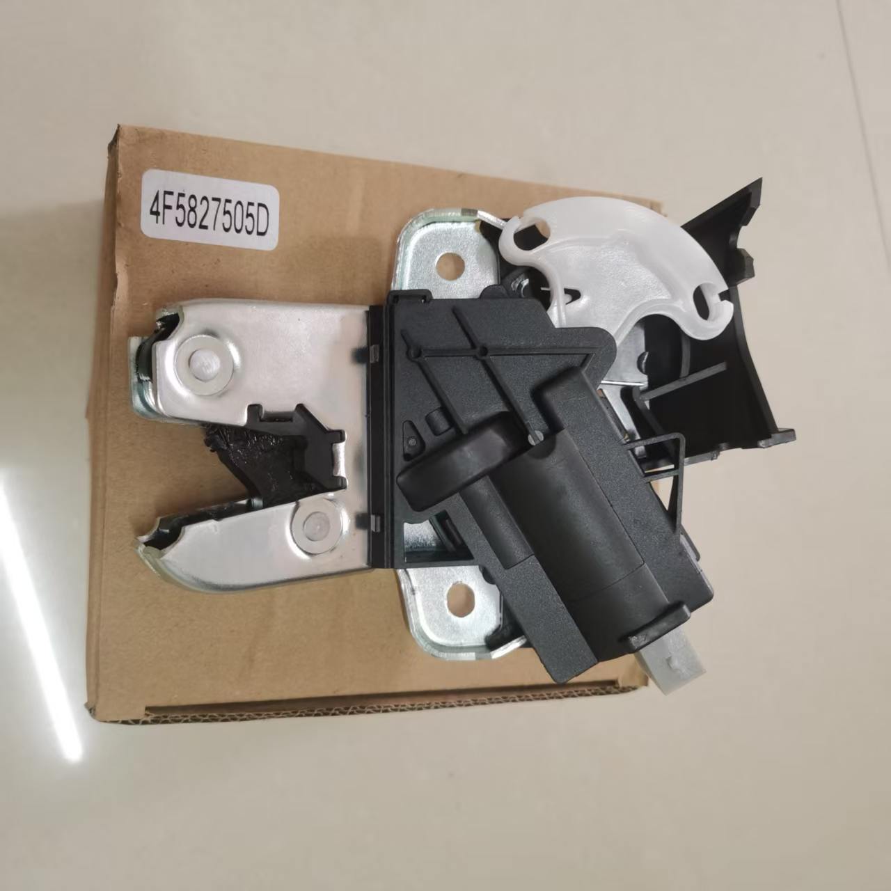 4F5827505D Is Suitable for Volkswagen Audi C6/B8/Magotan/Cc A4/Avant Trunk Lock Block