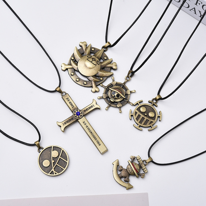 Europe and the United States new one piece cartoon character straw hat Luo rudder Lion Necklace keychain manufacturers wholesale