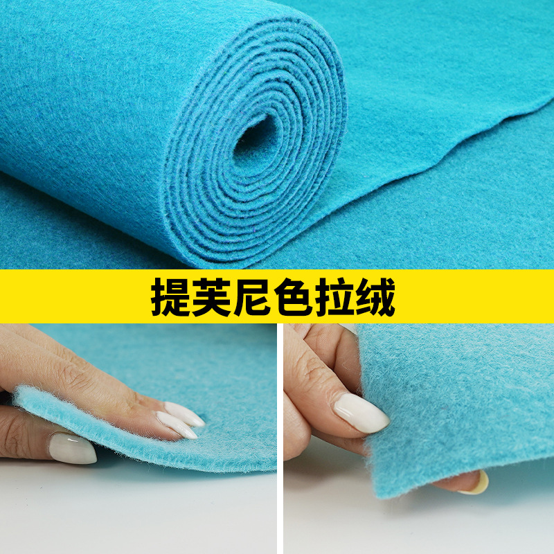 結婚祝いの赤いじゅうたんは一度に結婚して店の入り口を開店します。