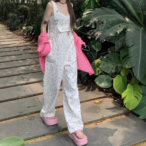 Japanese-style sweet denim floral bib pants for women, new fall and winter model, youthful and cute, loose and casual wide-leg one-piece long pants