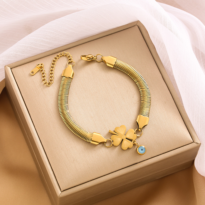 Pulsera de trébol de acero titanium vendedora caliente transfronteriza europea y americana con incrustaciones de concha pulsera colgante pulsera de diseño avanzado sin desvanecimiento al por mayor
