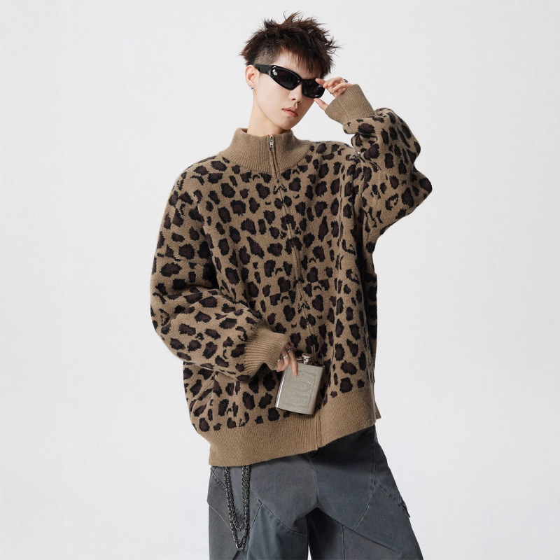 American Retro Leopard Print Stand-Up Collar Knitwear Cardigan for Men and Women in Autumn and Winter Trendy Brand Lazy Loose Couple Knitwear Jacket American Retro Leopard Print Stand-Up Collar Knitwear Cardigan for Men and Women in Autumn and Winter Trendy Brand Lazy Loose Couple Knitwear Jacket
