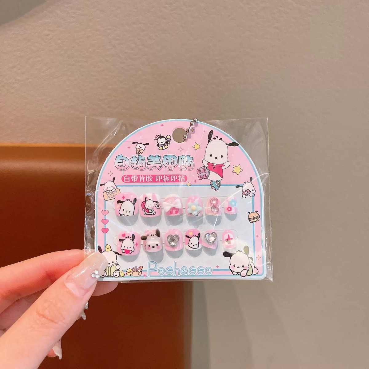 Uñas postizas Kuromi para niños en caja, lindas pegatinas de uñas removibles para niñas, pegatinas de uñas exquisitas de dibujos animados.