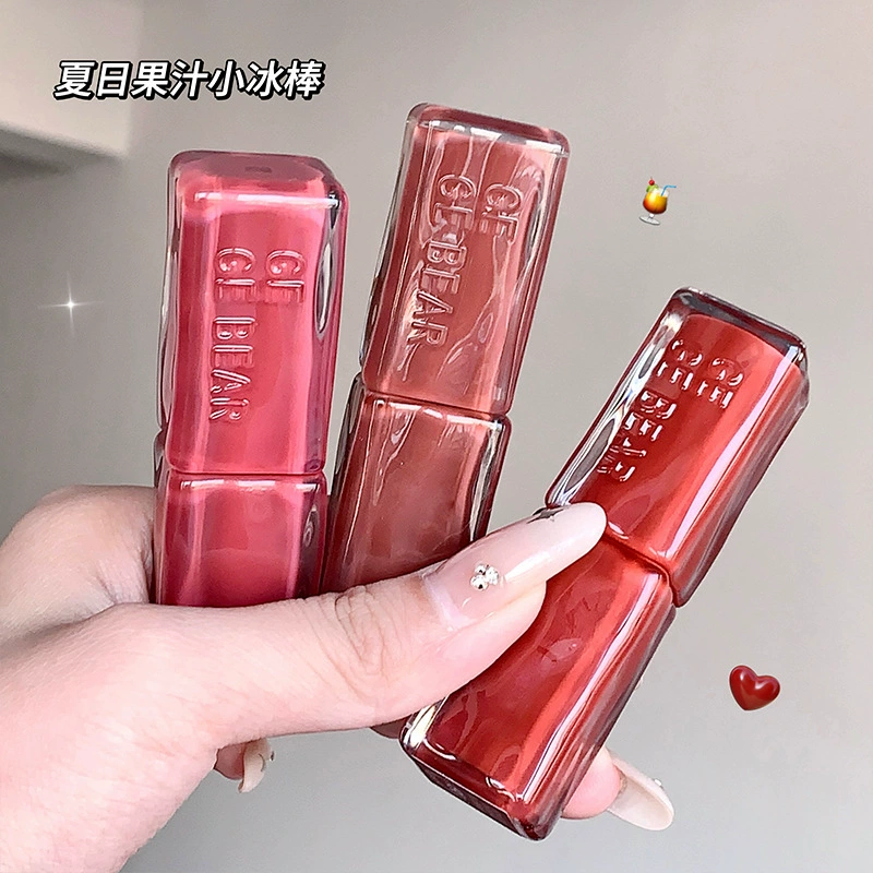 Glossy lipstick, with little bears, plump lips effect