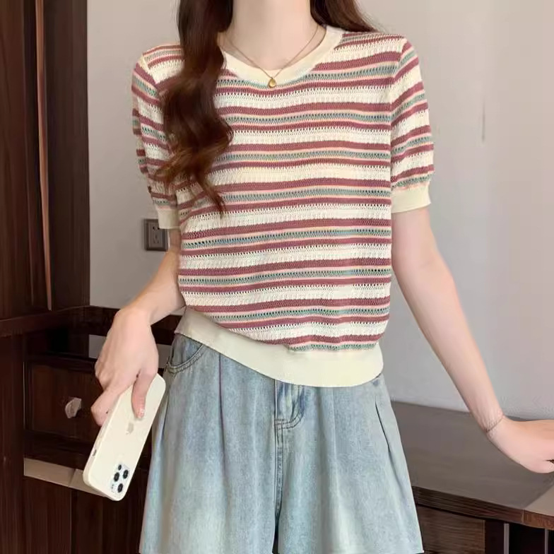 Comfortable design knitted summer short sweater with a round collar
