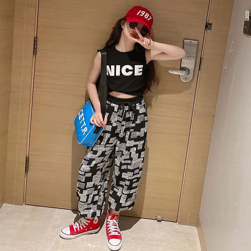 2025 traje de moda de manga corta para niñas, traje de verano de dos piezas, nuevo estilo rojo de red para niños, estilo extranjero, niño de mediana edad de verano