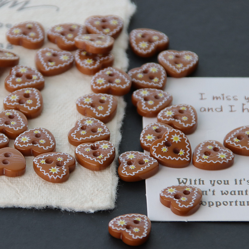 Resin Heart-Shaped Brown Buttons for Shirts, Cardigans, Children's Clothing, and Dresses Wholesale Resin Heart-Shaped Brown Buttons for Shirts, Cardigans, Children's Clothing, and Dresses Wholesale