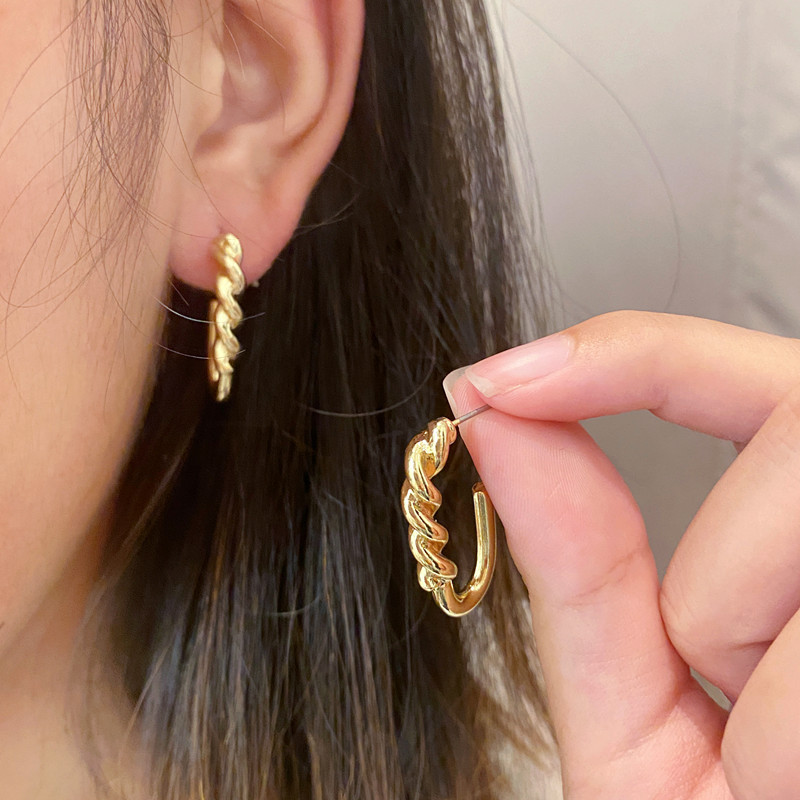 1 Pair Simple Style Solid Color Alloy Plating Gold Plated Women's Earrings display picture 1