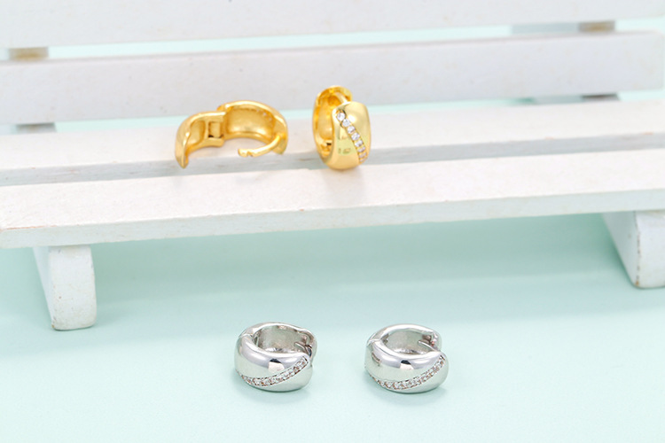 3g Weight Zircon Inlay Material Earrings Classification Housewarming, Anniversary, Business, Wedding, Travel, Birthday, Festival Occasion Retro Circle Golden Glossy Diamond Earrings Wholesale