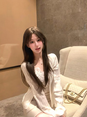 韓国系の甘いvネックの長袖のニットのコートの女性の秋の新型のゆったりしていて怠惰なデザイン感の百合のカーディガンの上着