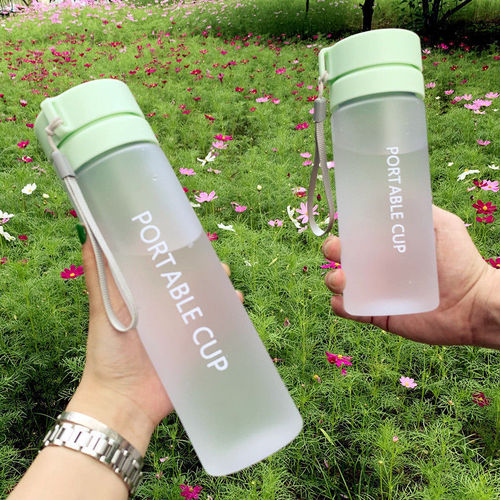 High-quality, durable, and temperature-resistant space cup with a simple and portable plastic design, suitable for both men and women, students, and sports. Large capacity.