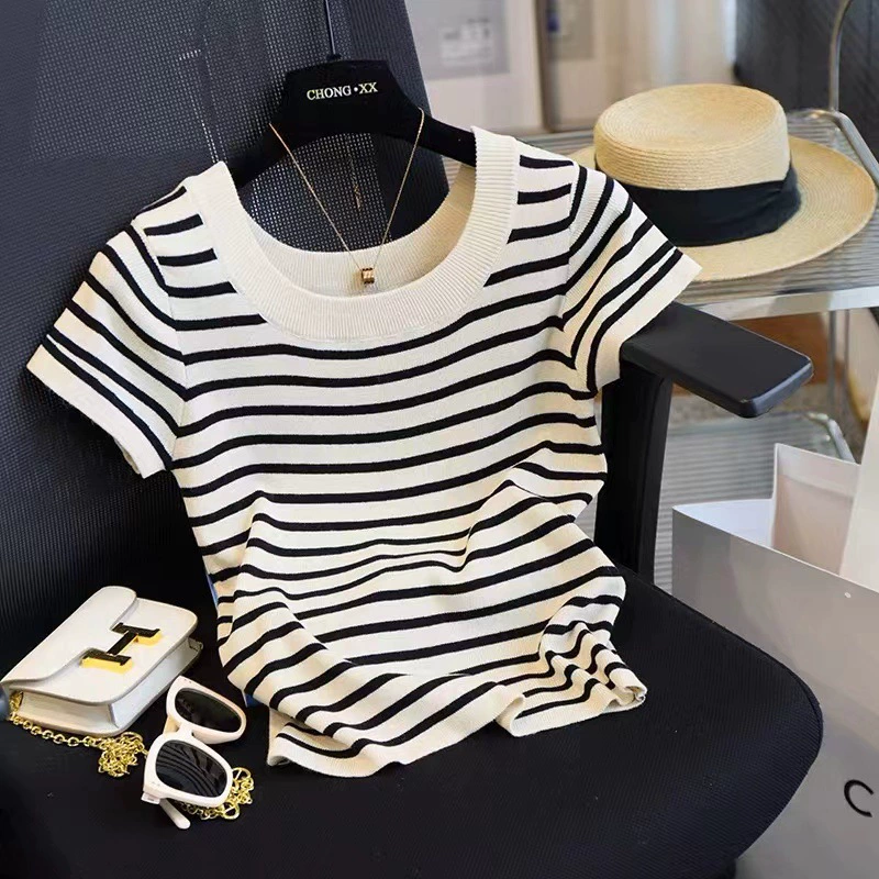 Черно-белая полосатая футболка с короткими рукавами на плече для женщин лето новый тонкий ледяной шелк вязаный свободный рубашка с половиной рукава