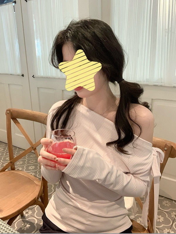 韩系粉条纹斜肩长袖t恤女装秋季修身打底绑带设计感别致露肩上衣|undefined