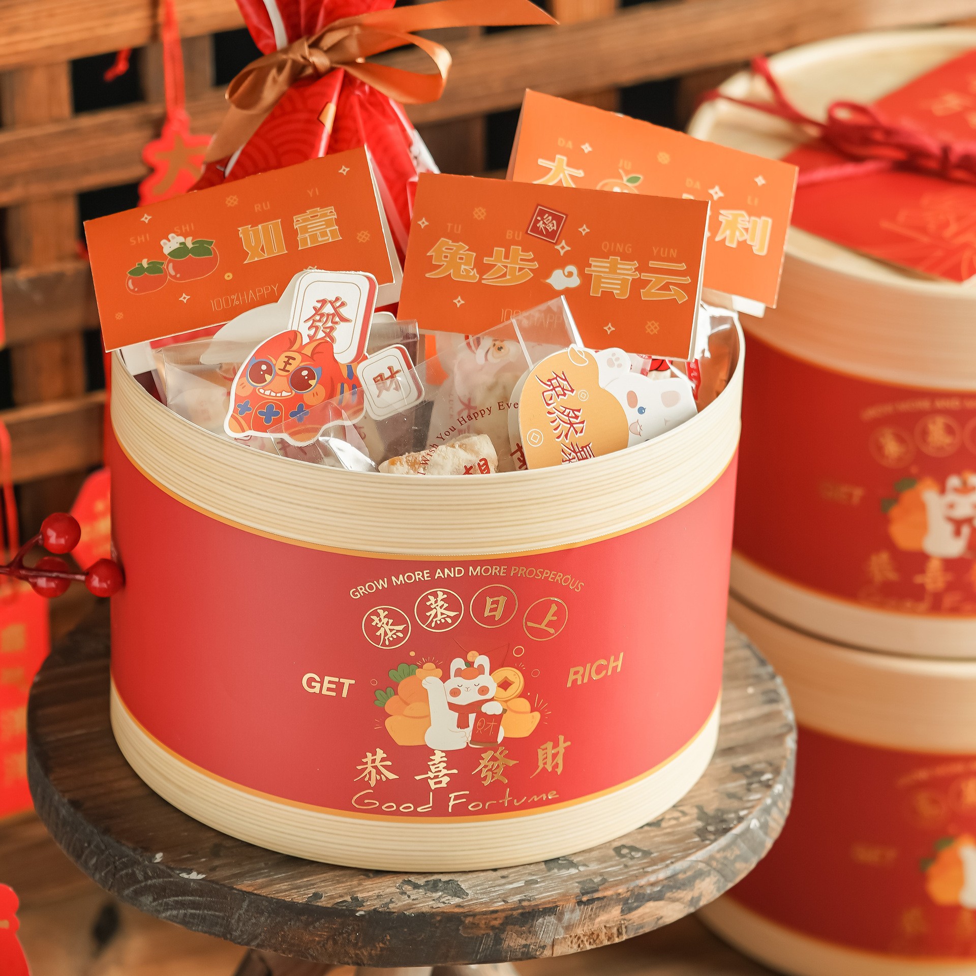 2025新年春节蒸蒸日抱抱桶曲奇饼干核桃开心果牛轧糖年货包装盒