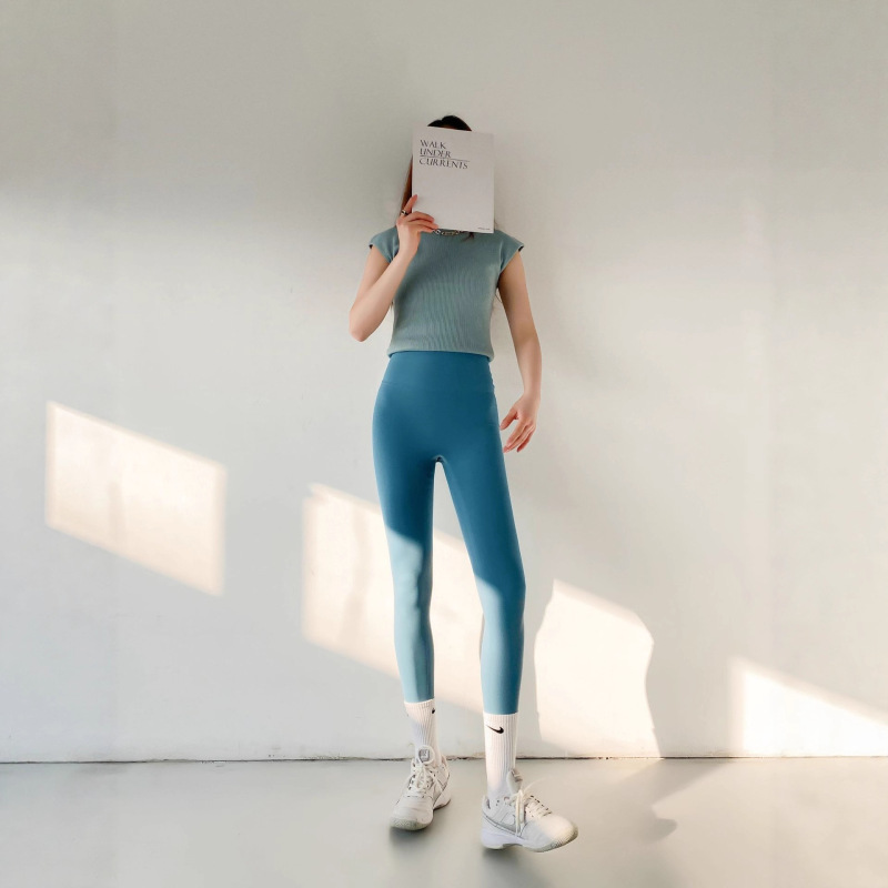 Japanese-Style Spring New Seamless High-Elasticity Leggings for Women, Sharkskin Breathable and Lightweight, Suitable for Yoga and Sports Japanese-Style Spring New Seamless High-Elasticity Leggings for Women, Sharkskin Breathable and Lightweight, Suitable for Yoga and Sports