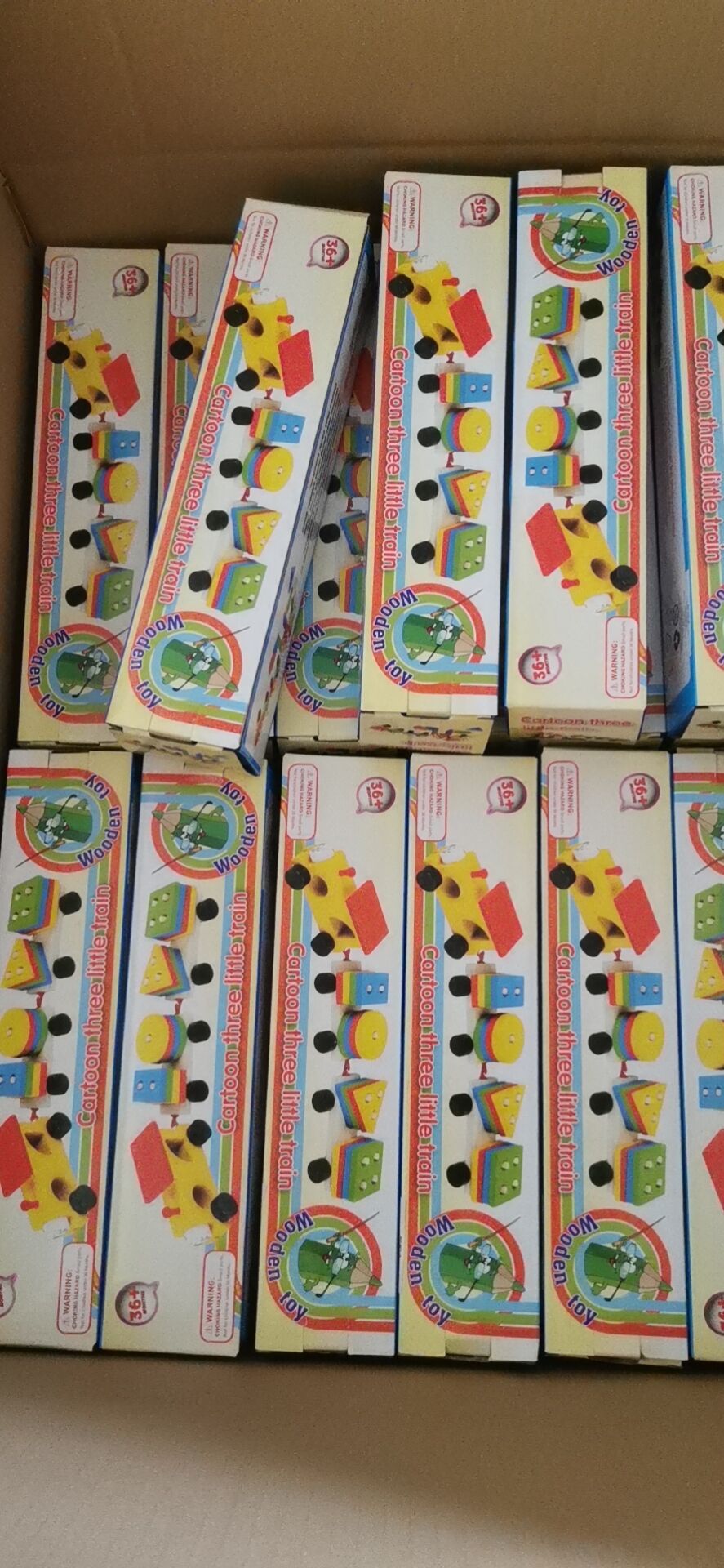 Tren de oruga de madera Tractor de remolque de madera Forma geométrica de madera Trailer de columna Juguetes educativos de iluminación para niños