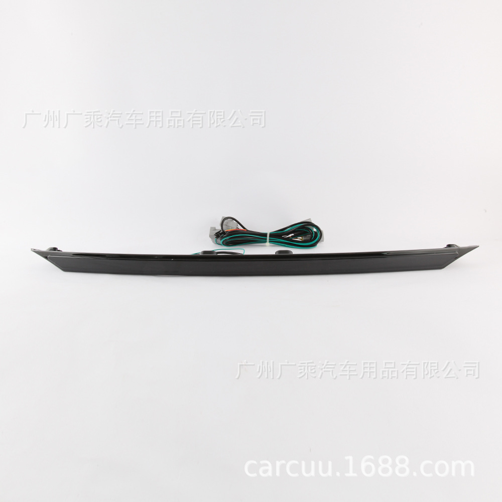 Aplicable a 18-21 Toyota CAMRY a través de la luz ocho generación CAMRY trasero tronco a través de la luz CAMRY