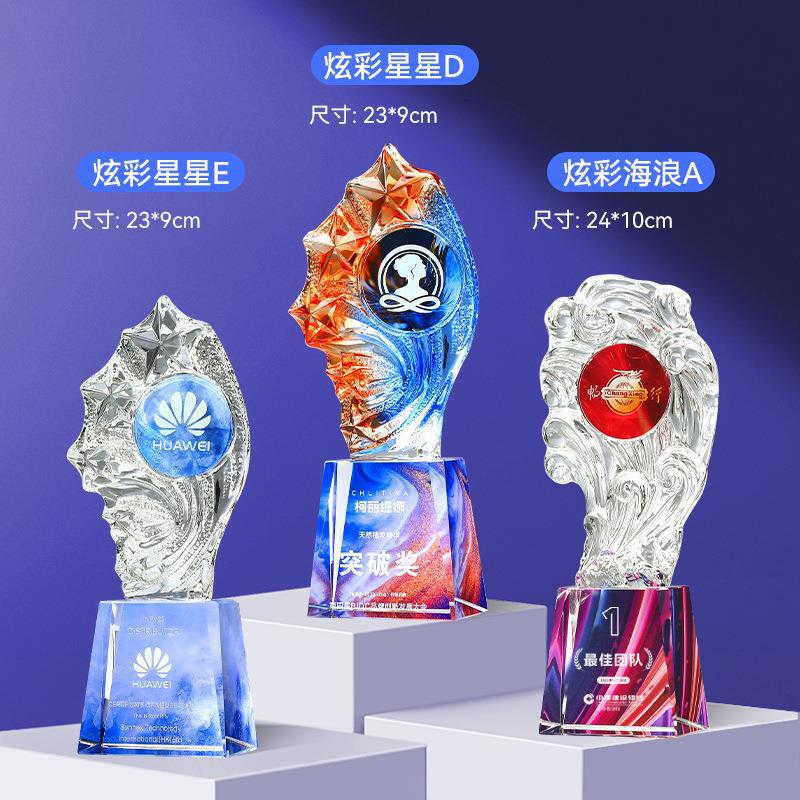 Trofeos de cristal coloridos personalizados metales de alta calidad creativos de resina de pentacos excelentes empleados medalla de grabación ordenada chapado en oro