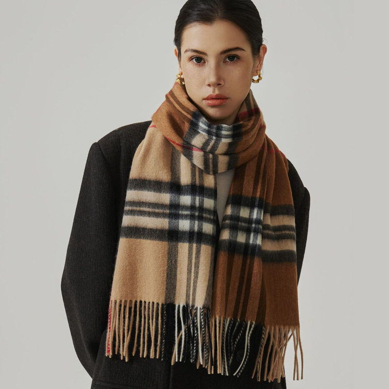 Bufanda de lana 100% a cuadros de alta calidad cuidadosamente seleccionada, bufanda de ambiente coreana femenina, chal de borla simple de todo fósforo