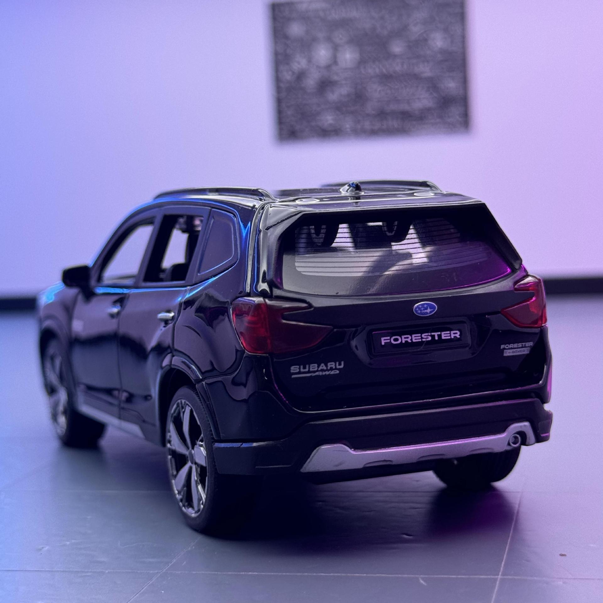 Modelo de coche de aleación Qiyi 1:30 genuino Subaru Forester con sonido y luz de retorno de juguete vehículo todoterreno modelo de sonido