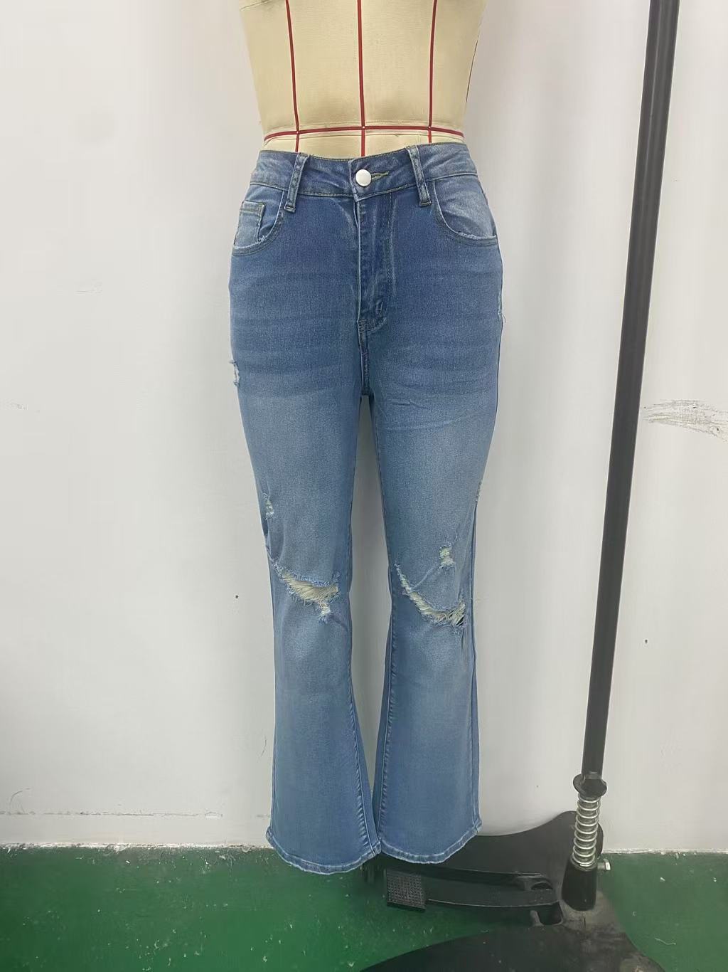 Women's Mid-Rise Straight Leg Jeans - Comfortable Distressed Denim Pants With Sandwashed Finish For Casual & Streetwear_ecoleips.com
