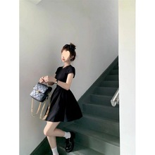黑色日系学院风法式气质收腰连衣裙2024夏季新款高级设计感小黑裙