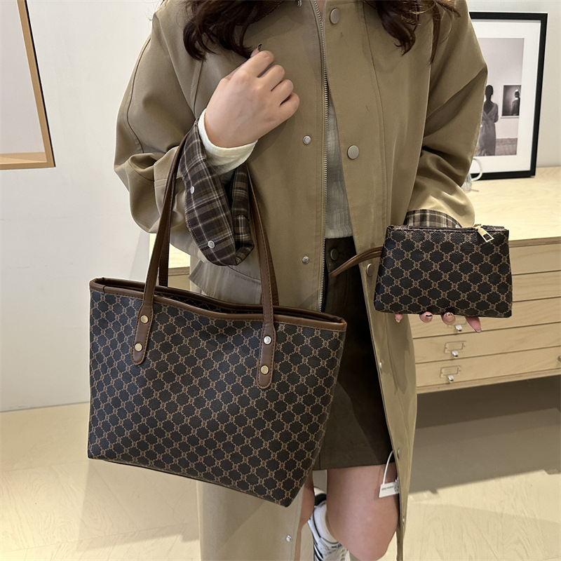 Personalidad de cercanías Bolso Tote de gran capacidad para mujer 2024 otoño nuevo hermoso bolso de hombro de moda de nicho para mujer transfronteriza