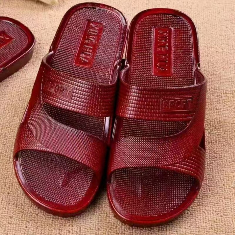 Oil slippers summer new flat heel men's shoes for the elderly stall selling men's grandpa one sandals and slippers manufacturers wholesale