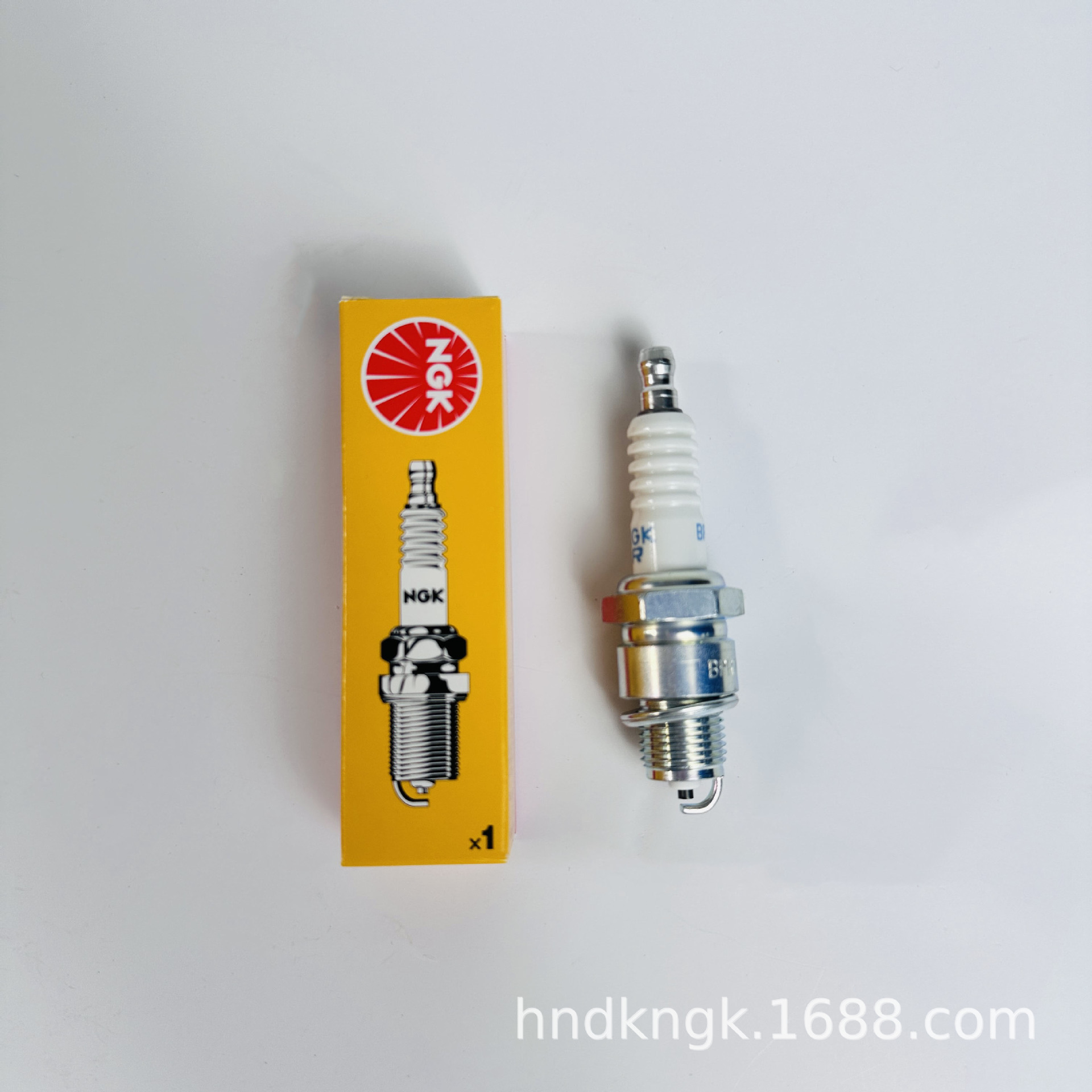 Ngk Spark Plug Bpr7Hs-10【1092】Is Suitable for Yamaha Suzuki Mercury Two-Stroke Outboard Motors