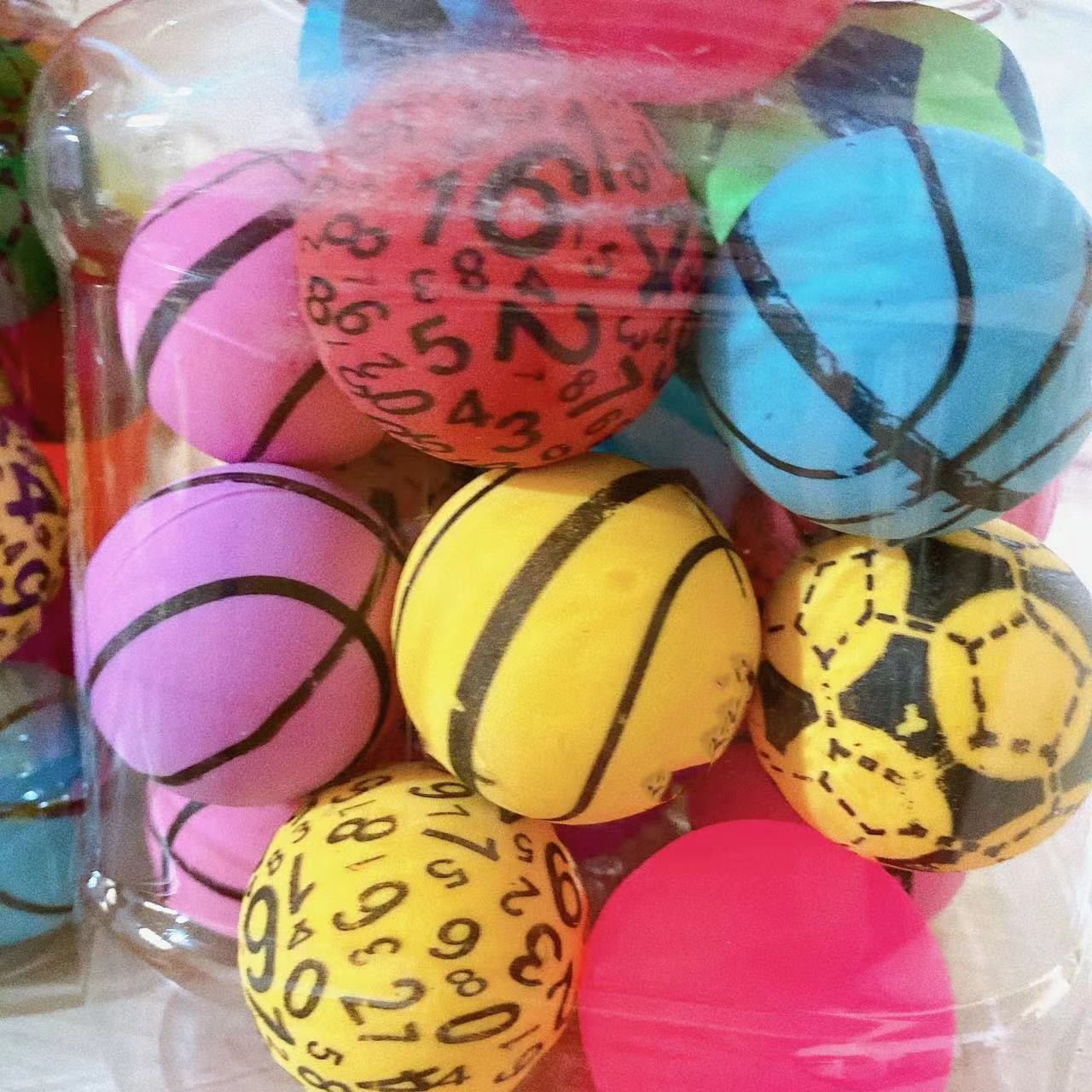 2 yuanes tienda de bolas elásticas saltar bolas elásticas bolas monedas máquina de torsión de huevos tesoro juguetes de mascotas de goma sólida 45mm