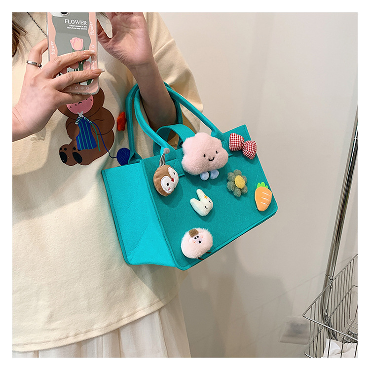 Women's Medium Felt Solid Color Basic Classic Style Open Handbag display picture 8