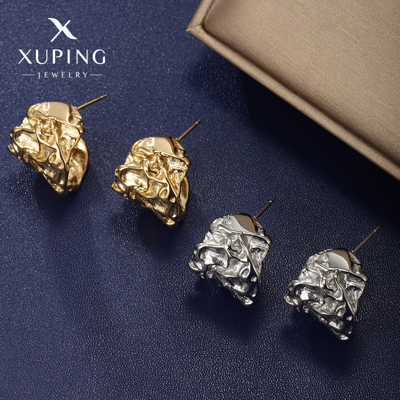 Xuping metales europeos y estadounidenses de alta calidad aretes plegados nicho retro exagerado pernos de diseño de moda aretes al por mayor