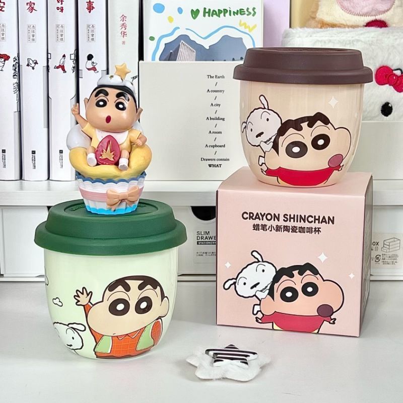 Taza Crayon Shin-chan con tapa Taza de agua de cerámica de marca compartida genuina Taza de regalo lindo de dibujos animados para niños al por mayor