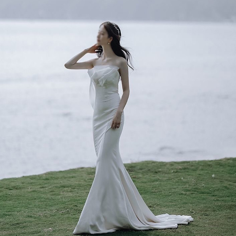 Satin fishtail light wedding dress elegant strapless bridal gauze simple outdoor lawn travel French tail wedding dress