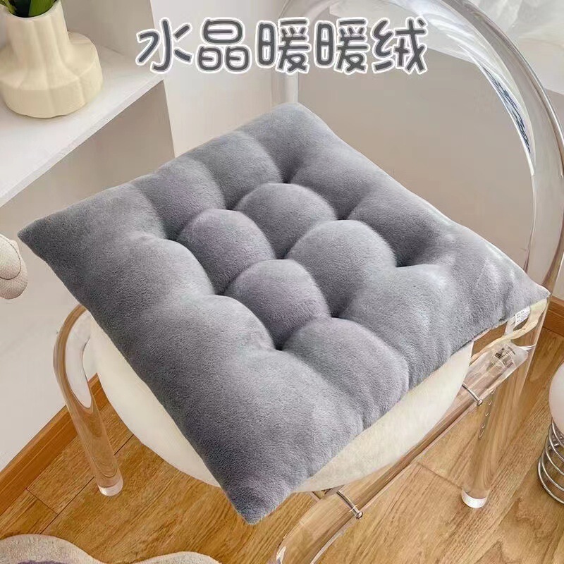 ガチョウのかわいい枕オフィスの腰は長く座ります。|undefined