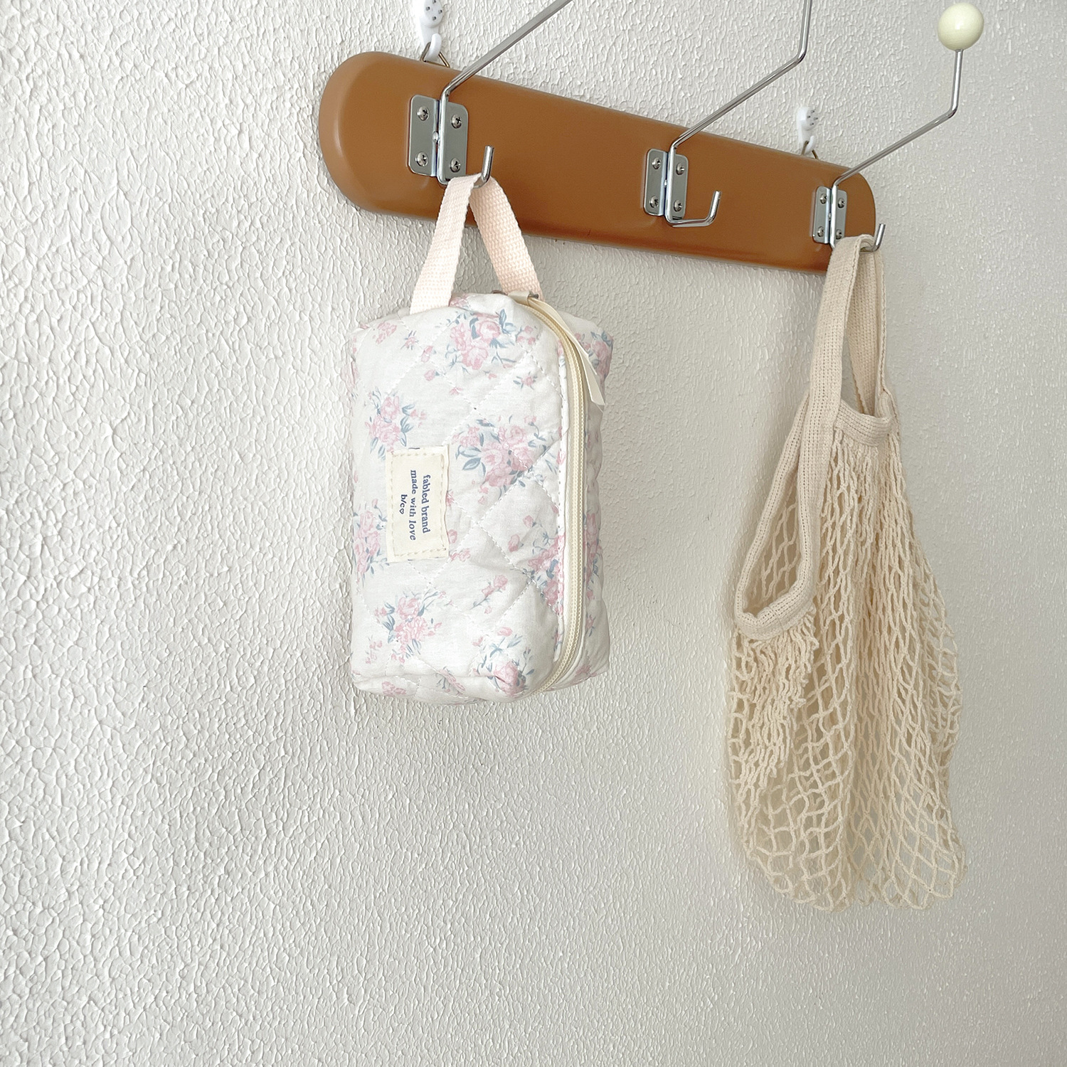 Bolsa de cosméticos de mano floral marino Bolsa de almacenamiento de gatito de corazón de niña linda coreana Bolsa de muñeca de algodón acolchado