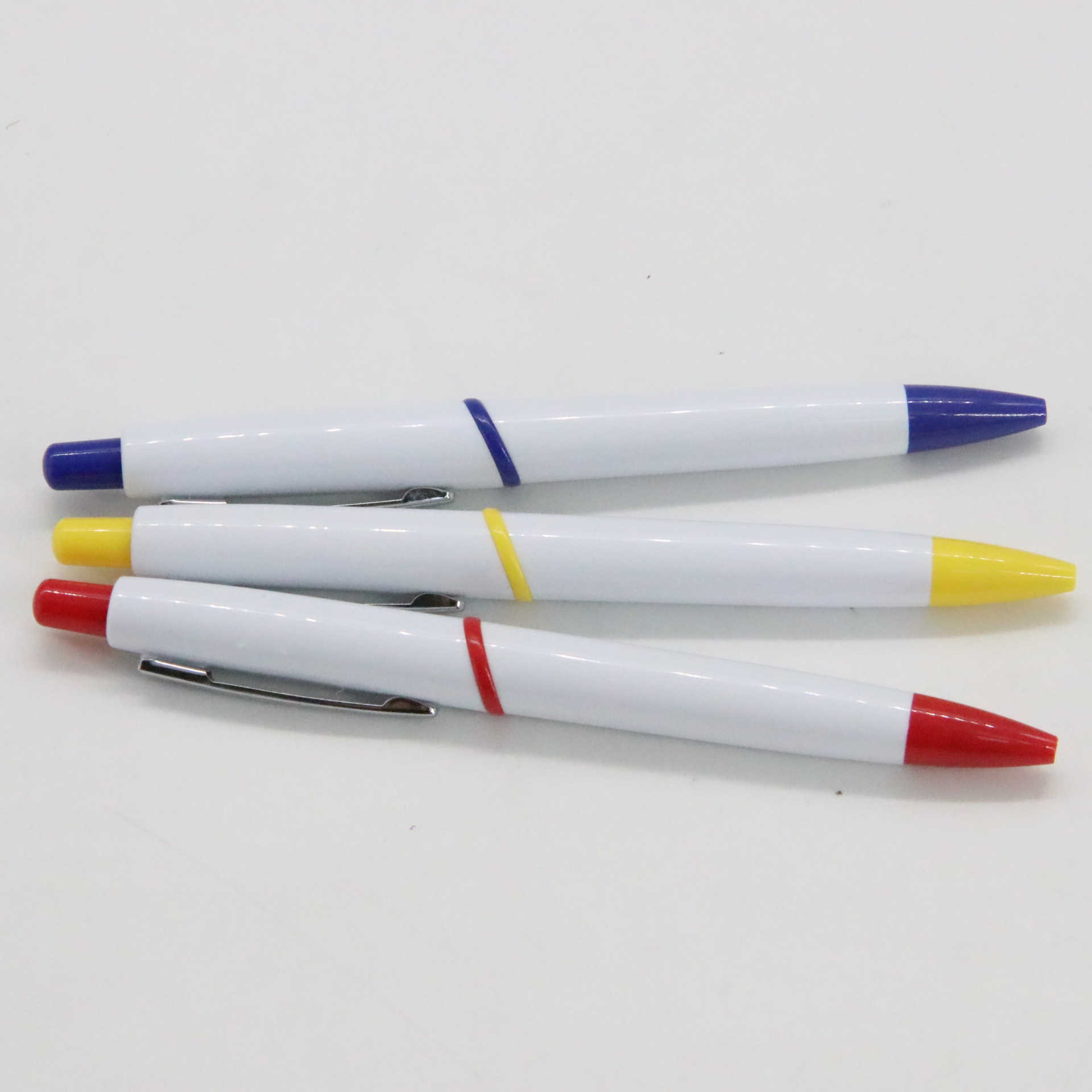 Bolígrafo bolígrafo transparente titular de la pluma variedad de color publicidad bolígrafo en stock directo de fábrica suministros de la Escuela de oficina Prensa